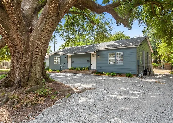 Saints Street Charmer Holiday home